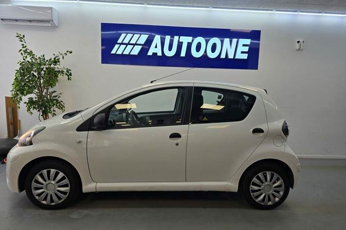Hvid Toyota Aygo fra 2012