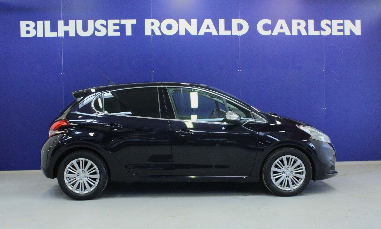 Blå Peugeot 208 fra 2019