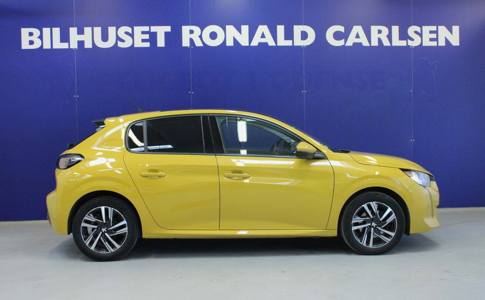 Gul Peugeot 208 fra 2020