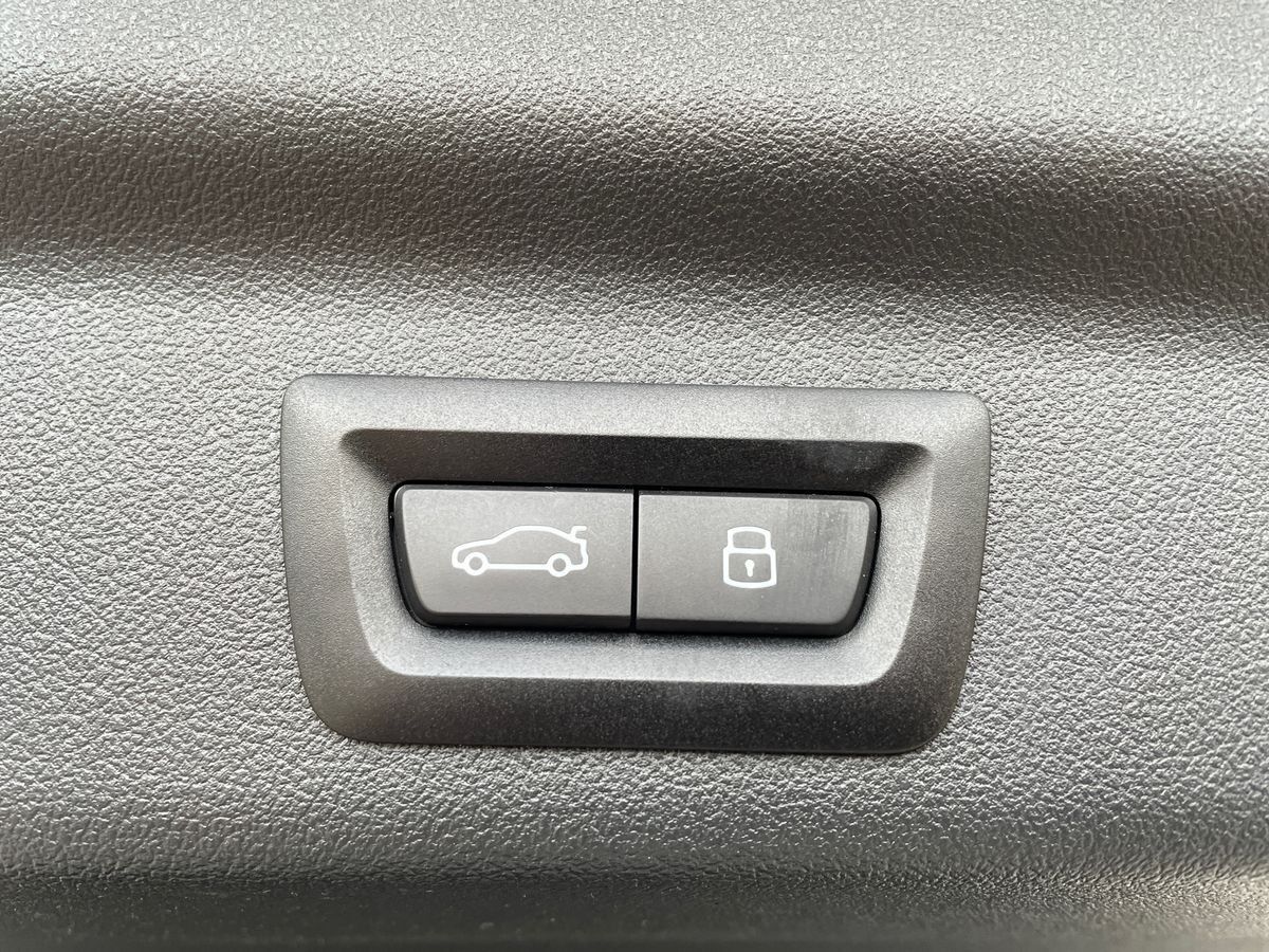 Sølv BMW iX1 fra 2024