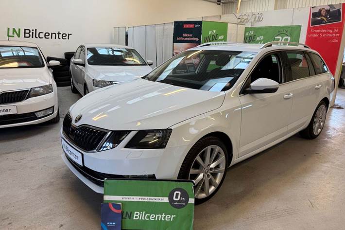 Hvid Skoda Octavia fra 2018 set udefra