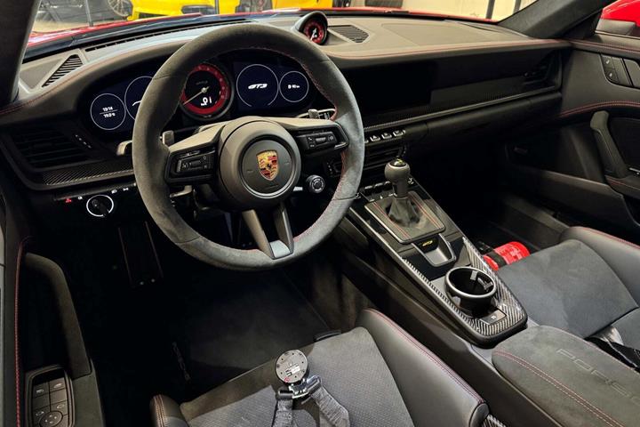 Rød Porsche 911 GT3 fra 2024
