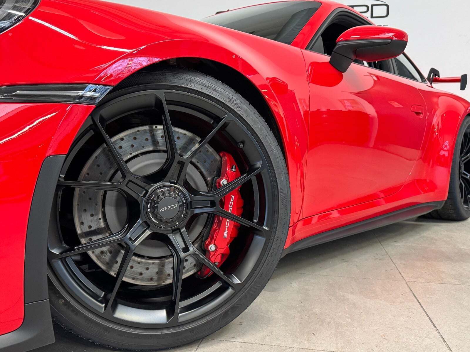 Rød Porsche 911 GT3 fra 2024
