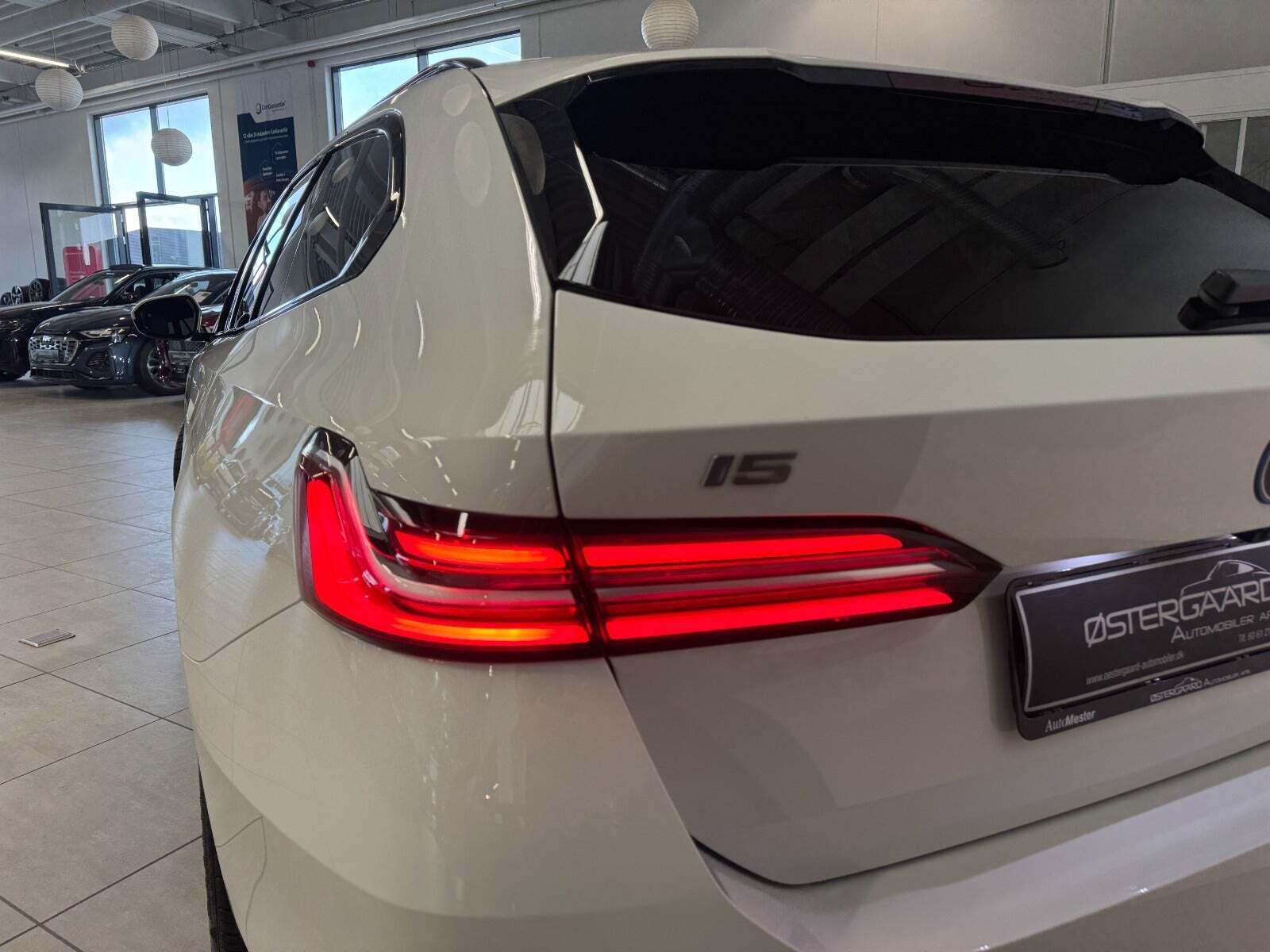 Hvid BMW i5 fra 2025