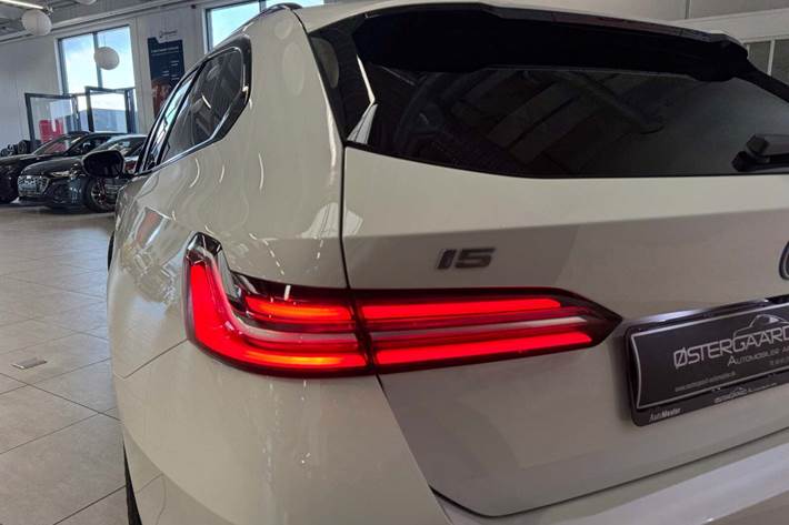 Hvid BMW i5 fra 2025