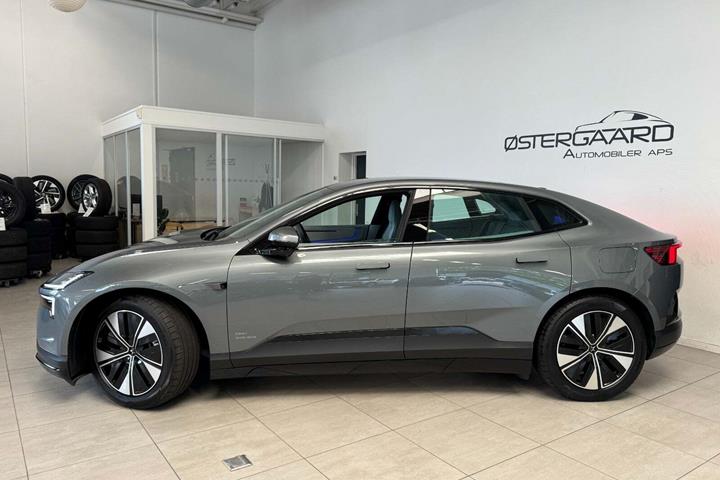 Grå Polestar 4 fra 2025