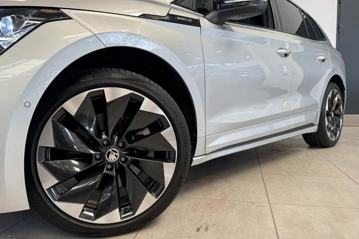 Sølv Skoda Enyaq fra 2023