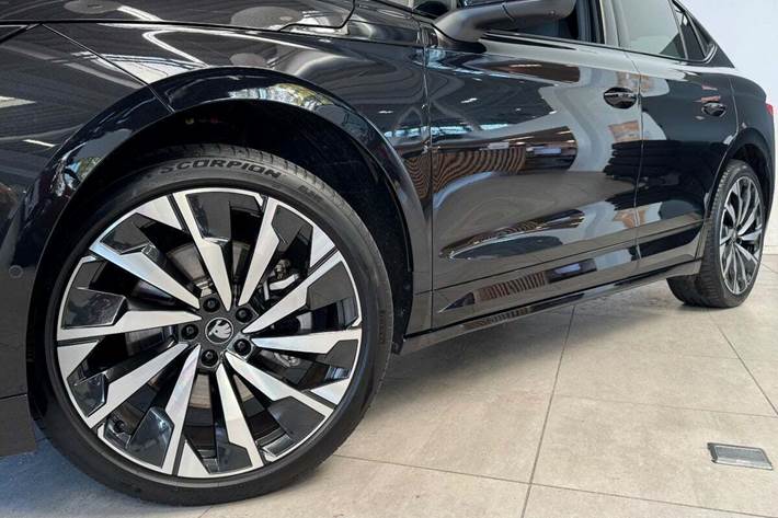 Sort Skoda Enyaq fra 2026