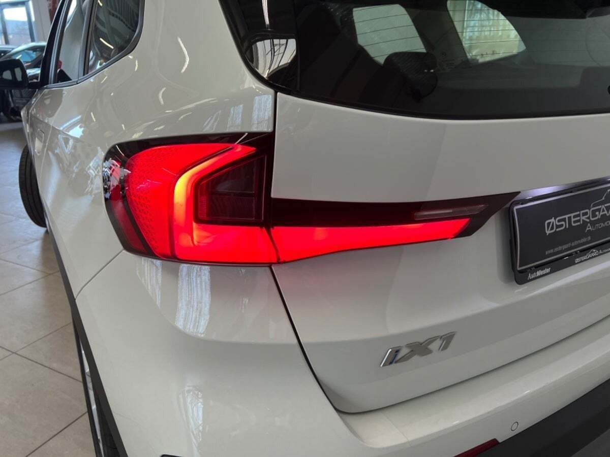 Hvid BMW iX1 fra 2023