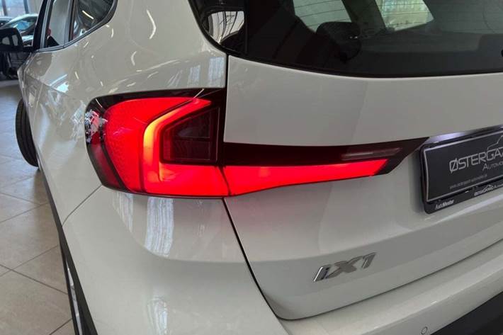 Hvid BMW iX1 fra 2023