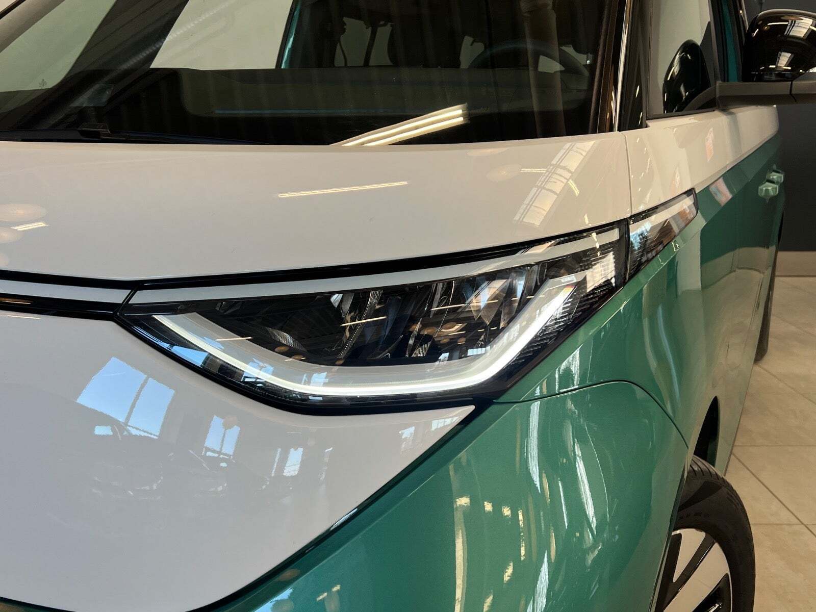 Grøn VW ID.Buzz fra 2025