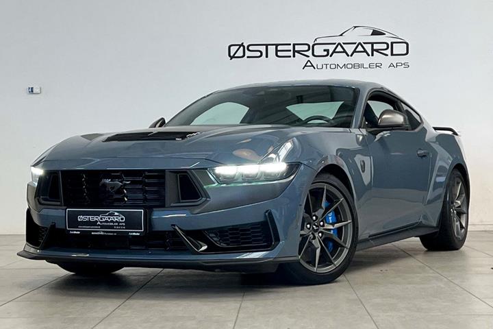 Blå Ford Mustang fra 2024