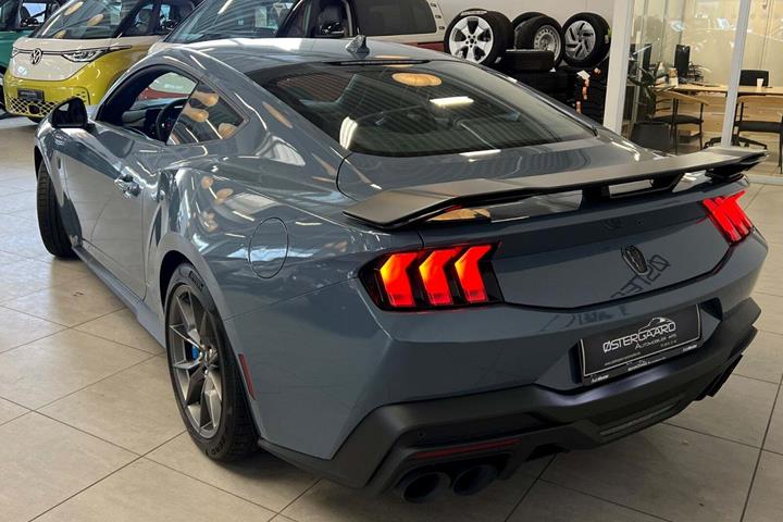 Blå Ford Mustang fra 2024