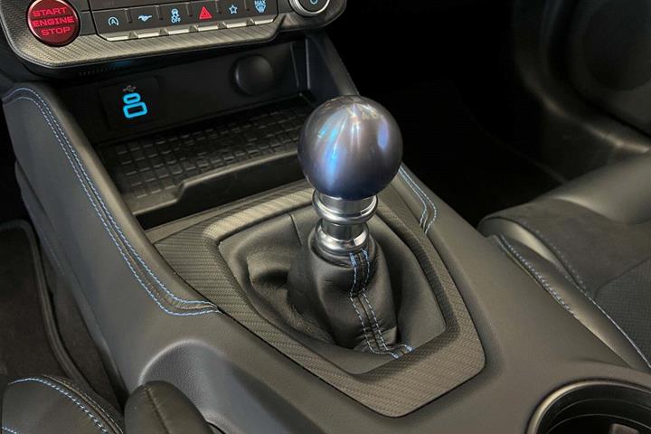 Blå Ford Mustang fra 2024