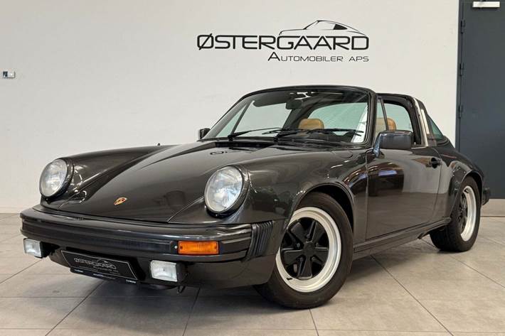 Grå Porsche 911 fra 1980