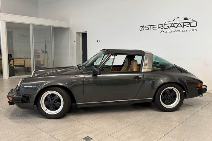 Grå Porsche 911 fra 1980