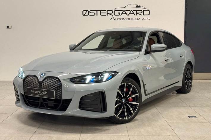 Grå BMW i4 fra 2024