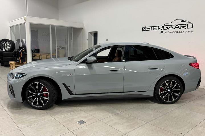 Grå BMW i4 fra 2024