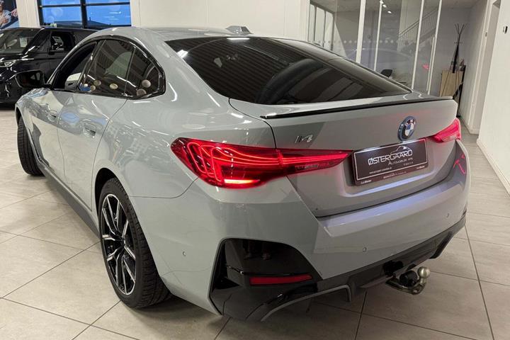Grå BMW i4 fra 2024
