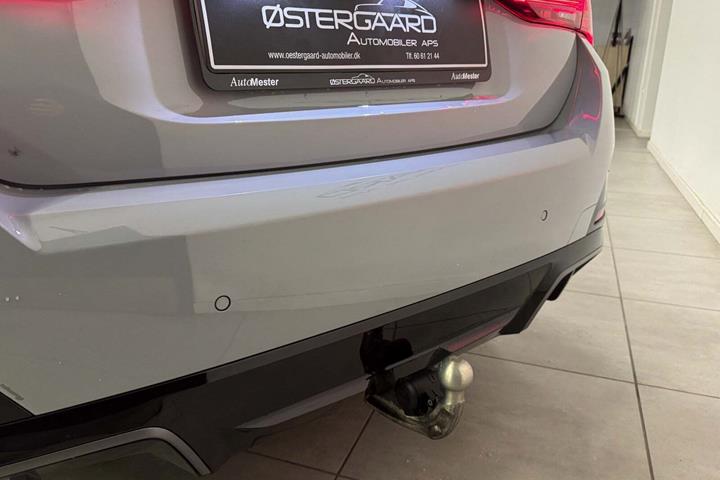Grå BMW i4 fra 2024