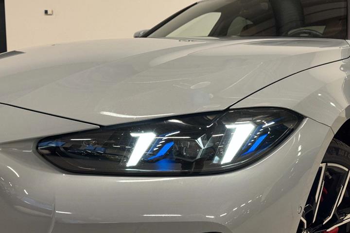 Grå BMW i4 fra 2024