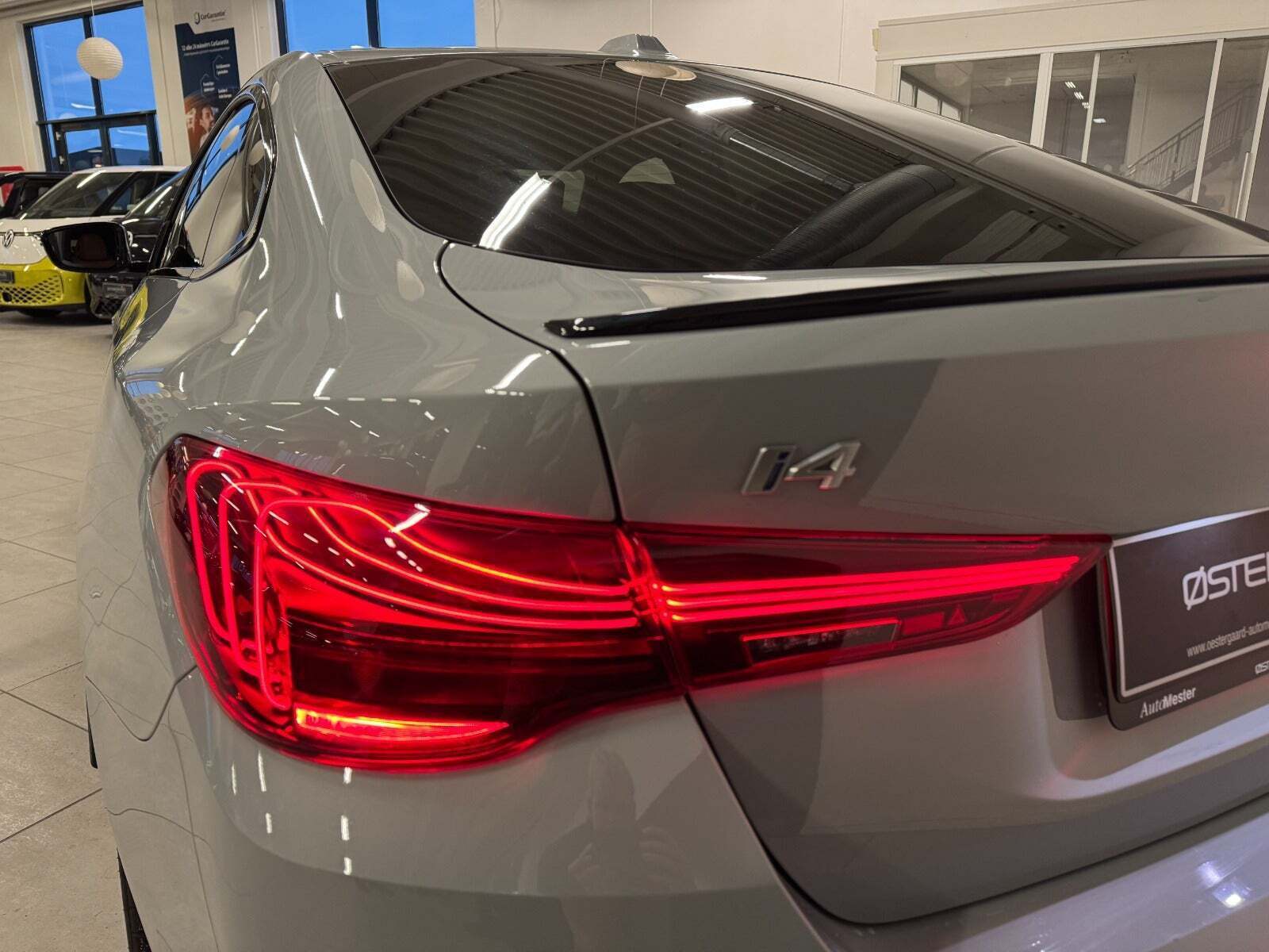 Grå BMW i4 fra 2024