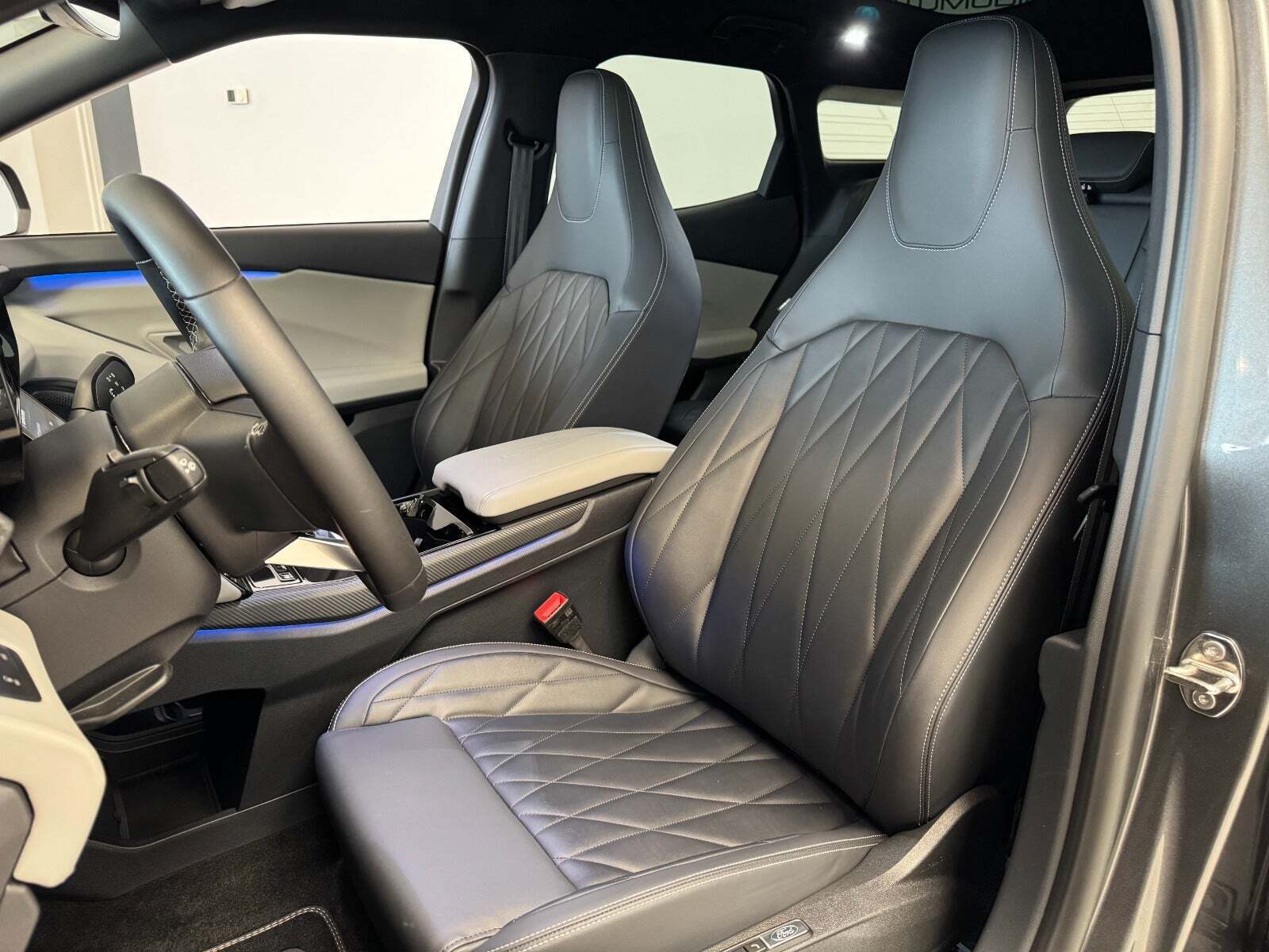 Ford Explorer 77 Premium Extended Range