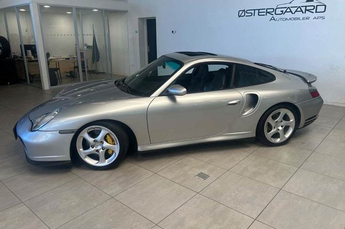 Sølv Porsche 911 Turbo fra 2002