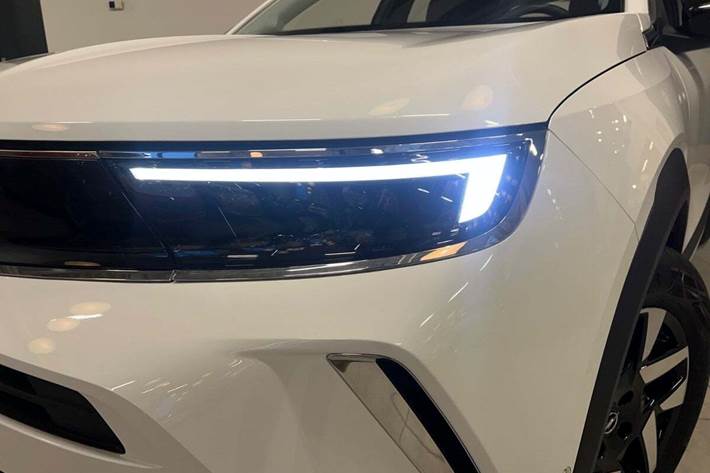 Hvid Opel Mokka-e fra 2022