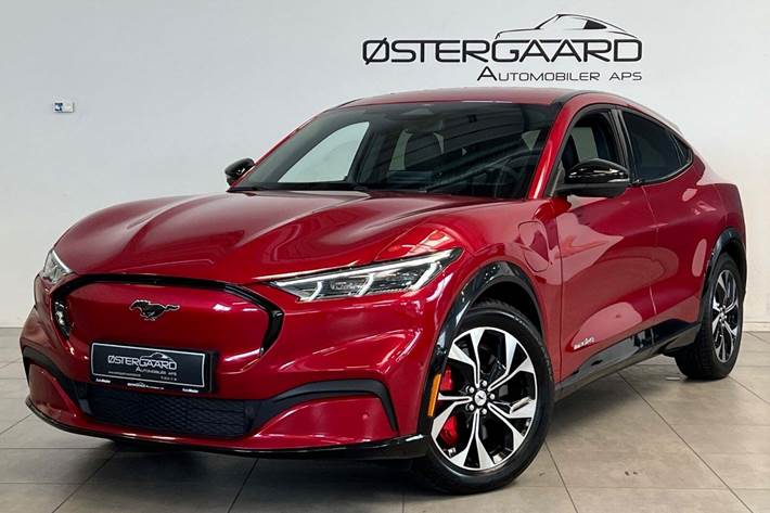 Rød Ford Mustang Mach-E fra 2025