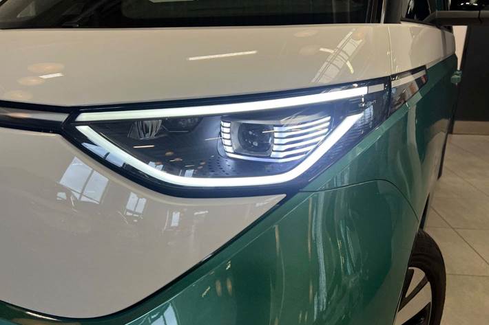 Grøn VW ID.Buzz fra 2025