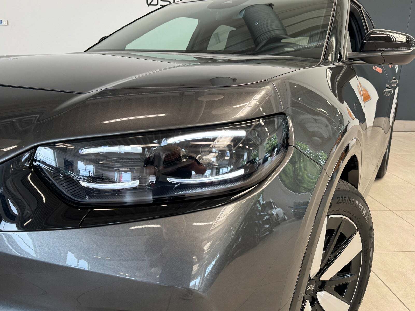 Grå Ford Capri fra 2025