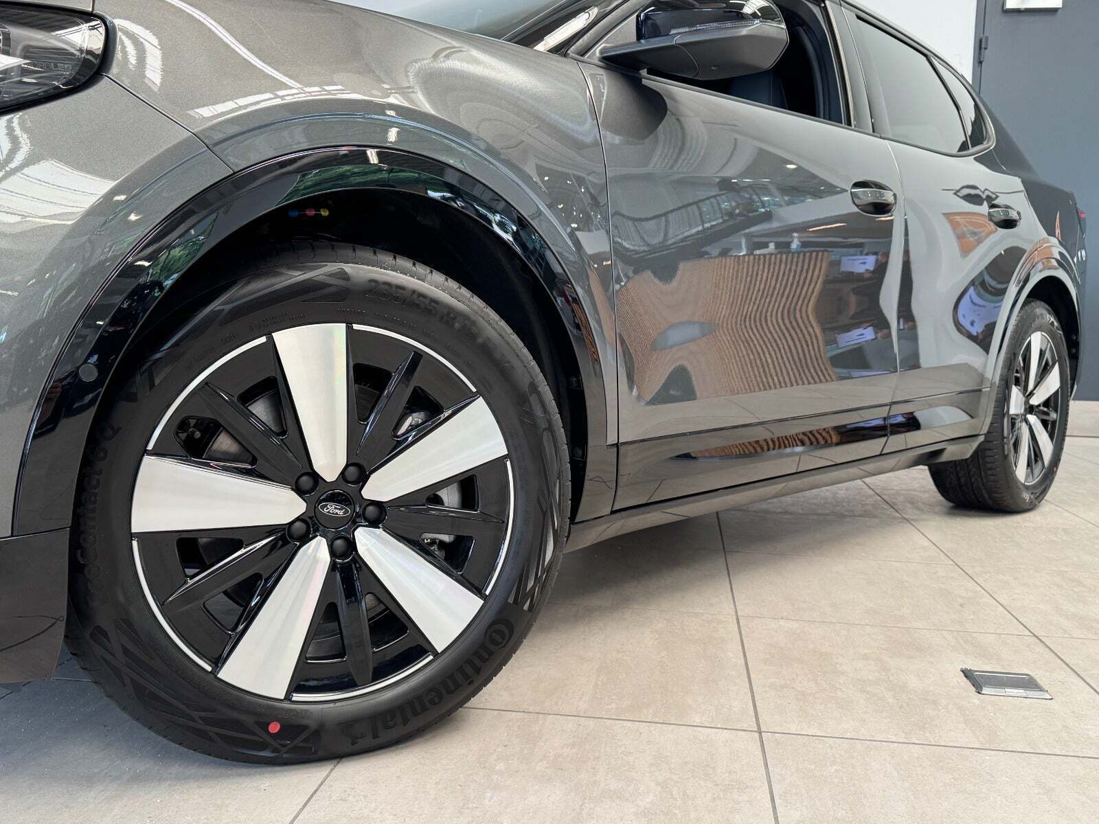 Grå Ford Capri fra 2025