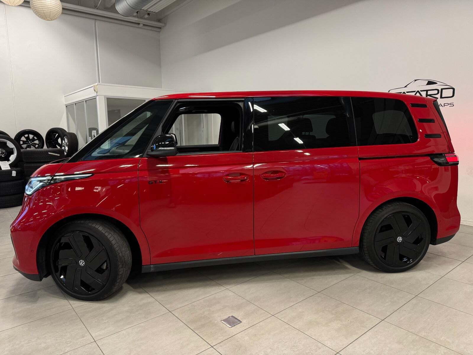 Rød VW ID.Buzz fra 2025