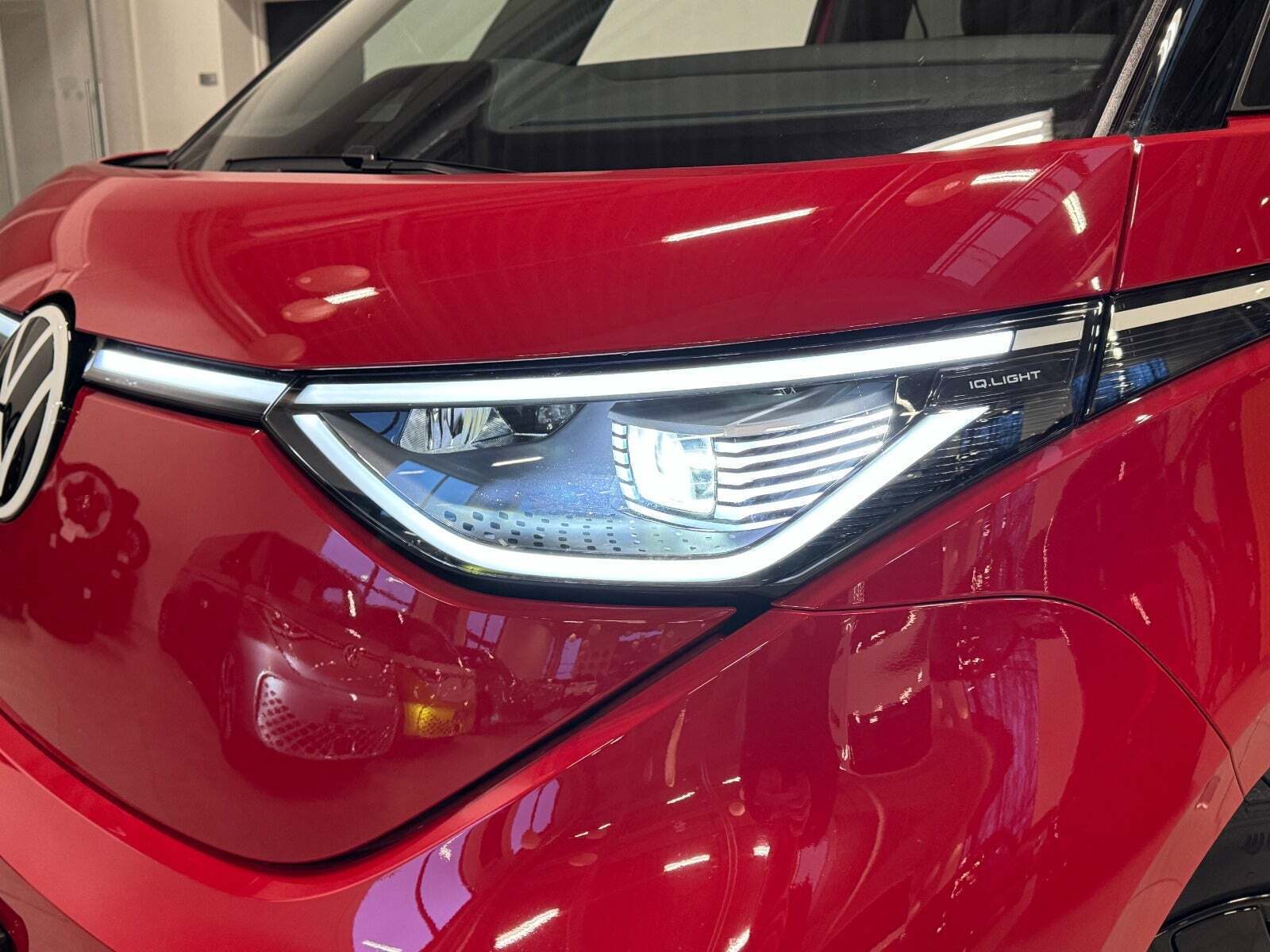 Rød VW ID.Buzz fra 2025