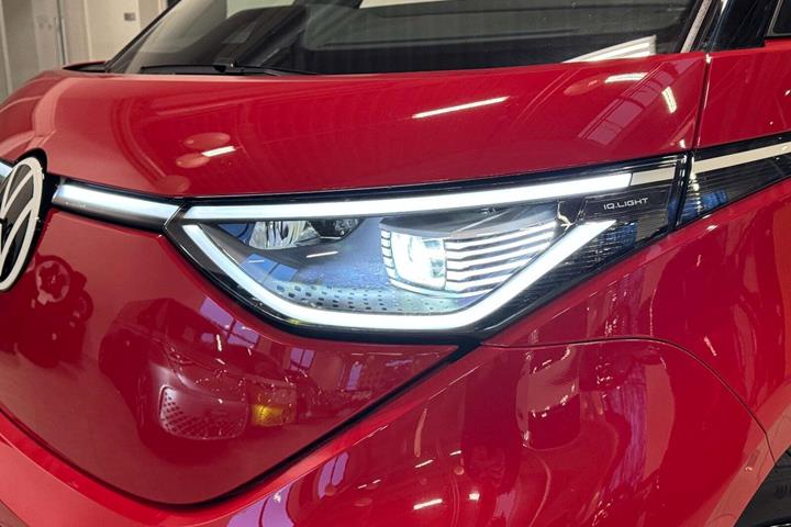 Rød VW ID.Buzz fra 2025