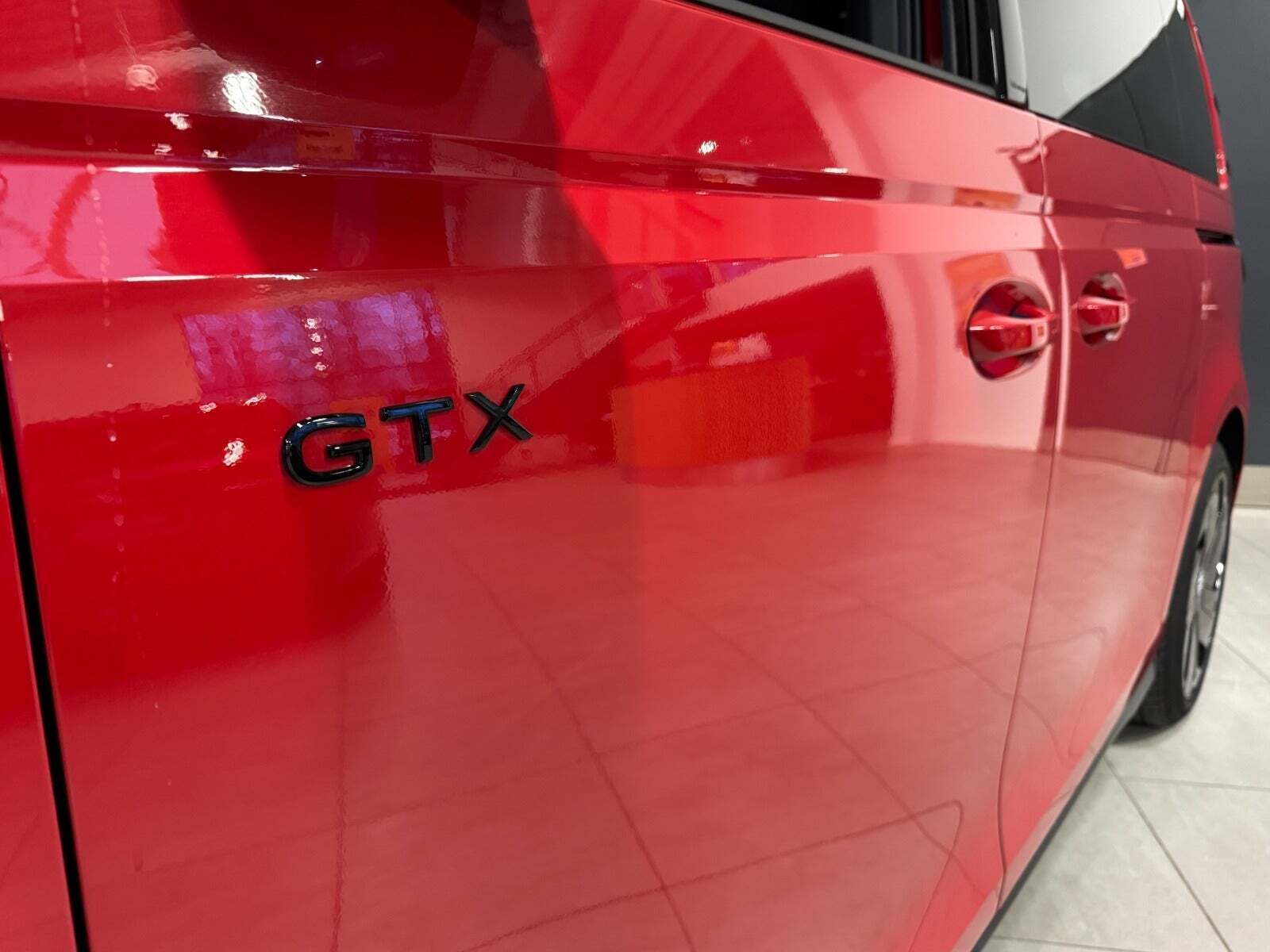 Rød VW ID.Buzz fra 2025