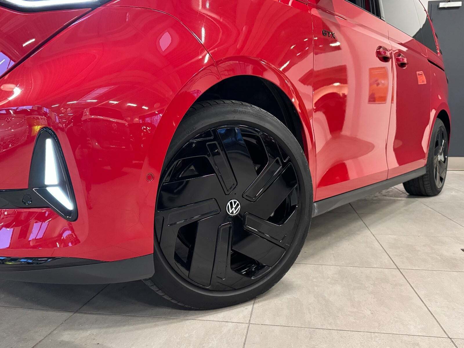 Rød VW ID.Buzz fra 2025