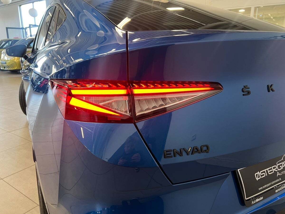 Blå Skoda Enyaq fra 2023