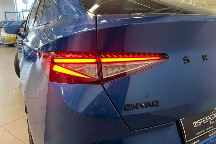 Blå Skoda Enyaq fra 2023