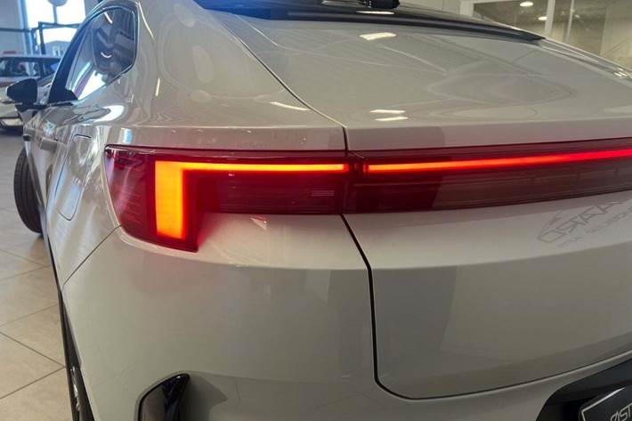 Sølv Polestar 4 fra 2025