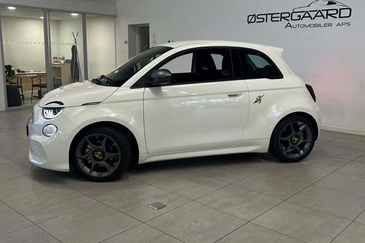 Hvid Abarth 500e fra 2024