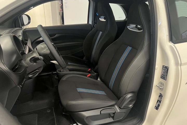 Hvid Abarth 500e fra 2024