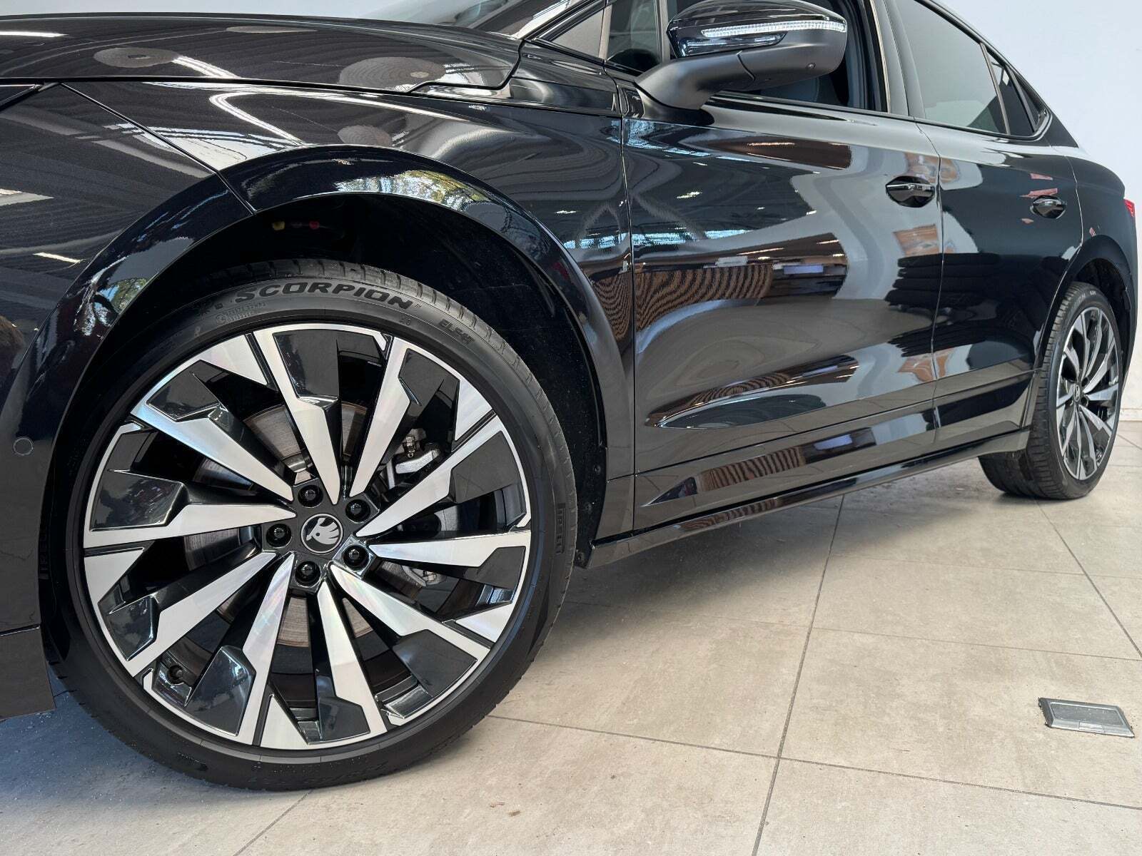 Sort Skoda Enyaq fra 2026