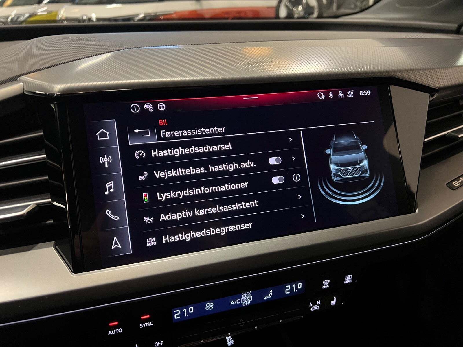 Grå Audi Q4 e-tron fra 2025