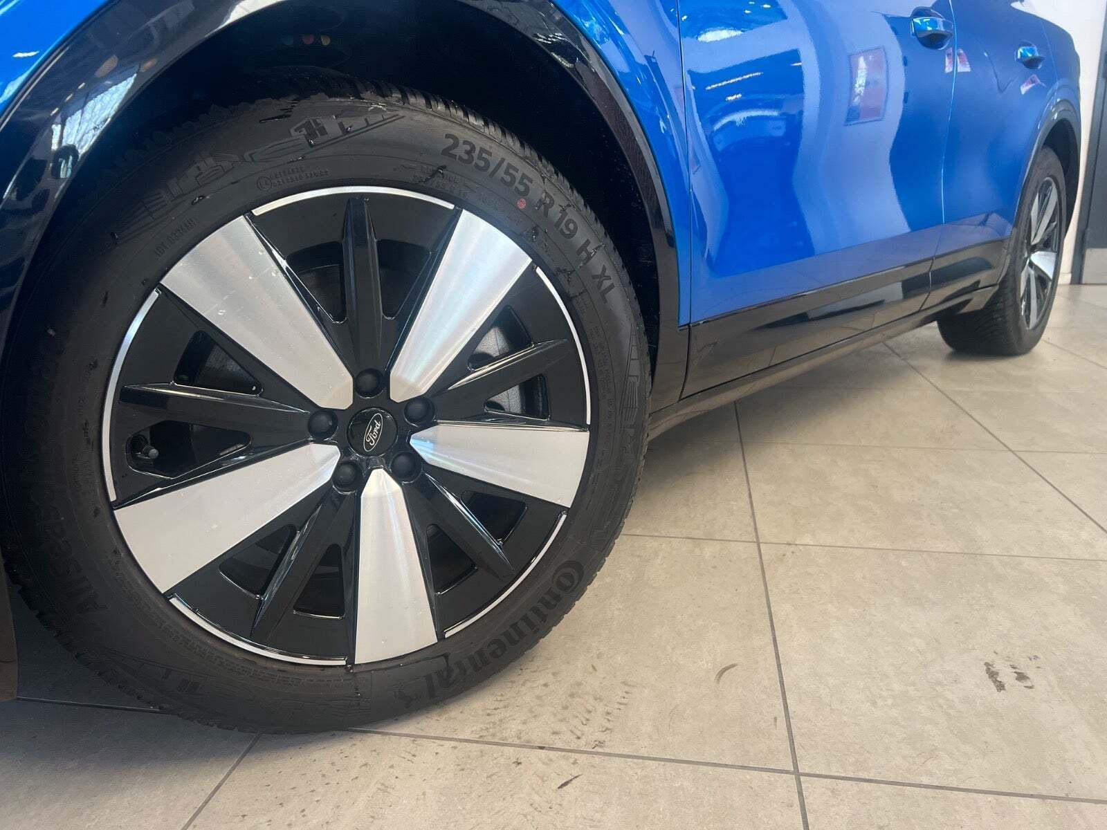 Blå Ford Capri fra 2025