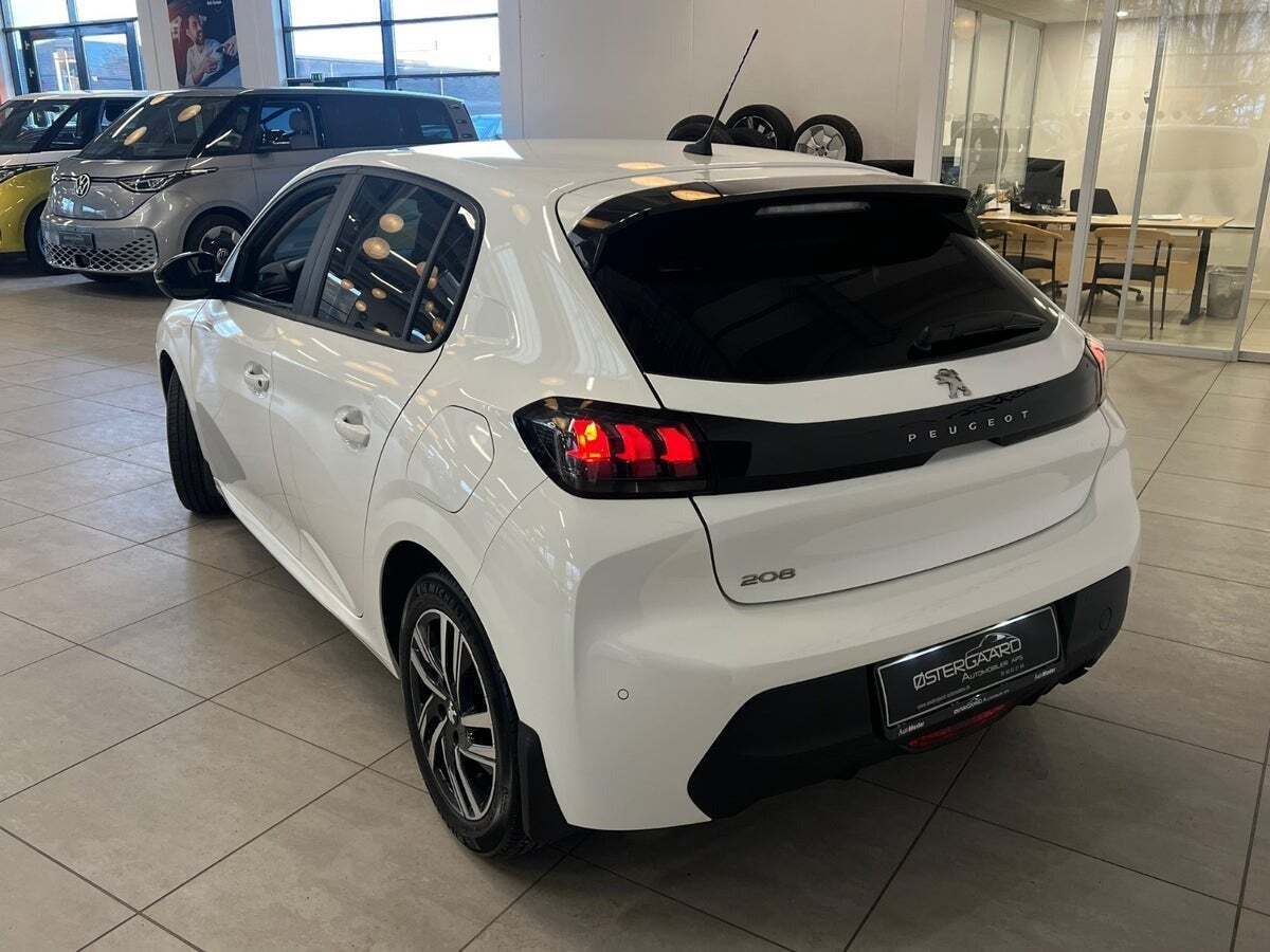 Hvid Peugeot 208 fra 2023