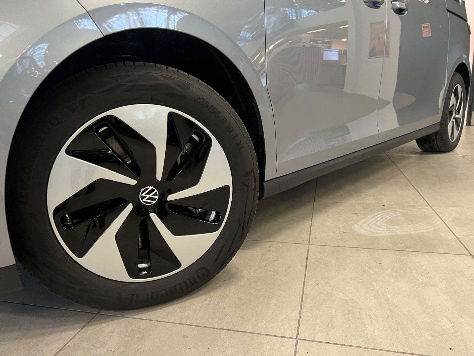 Grå VW ID.Buzz fra 2025