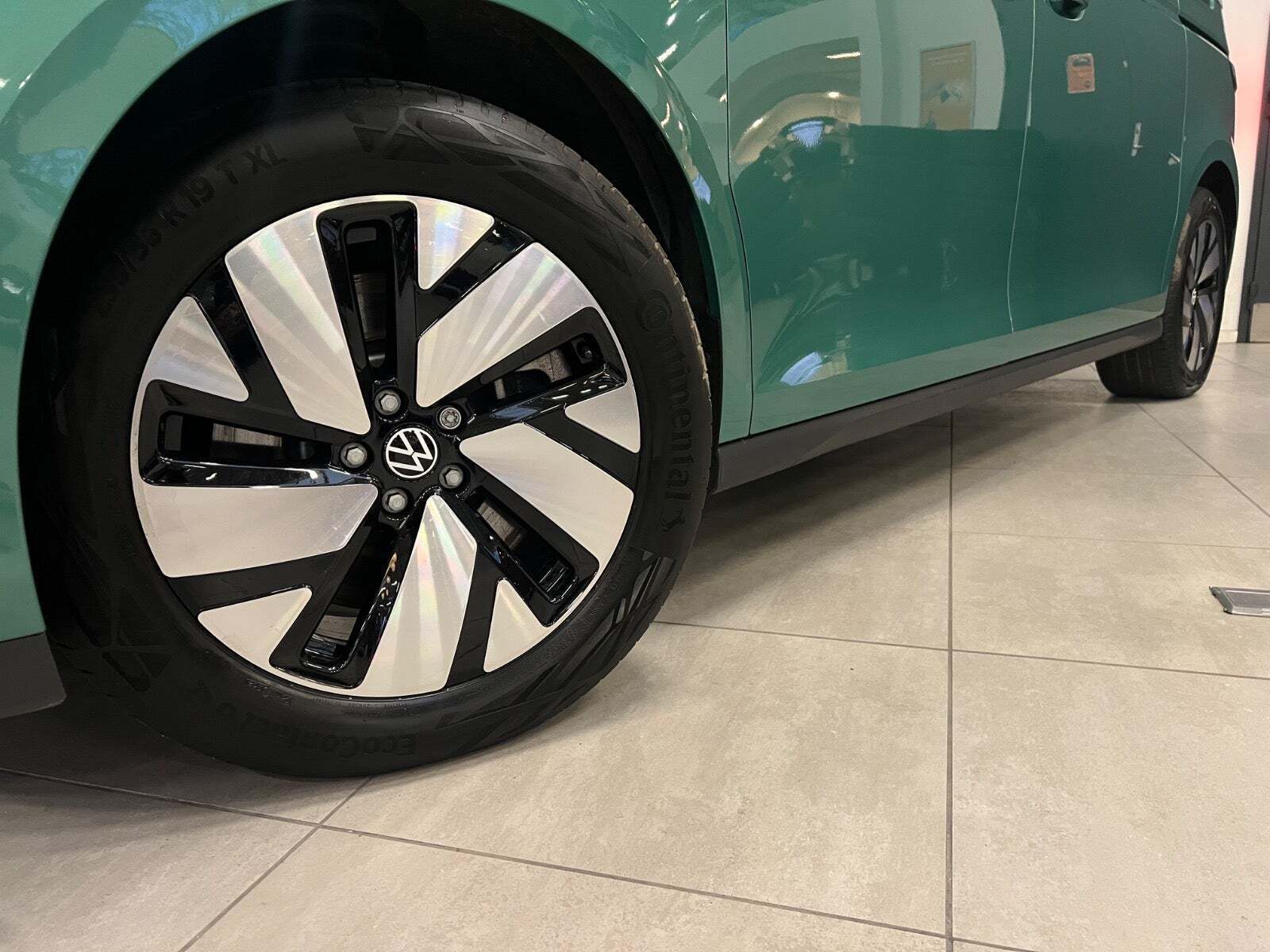 Grøn VW ID.Buzz fra 2025