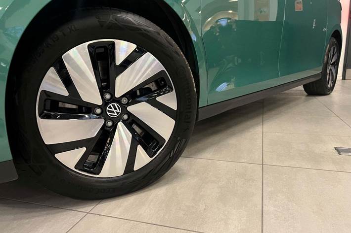 Grøn VW ID.Buzz fra 2025